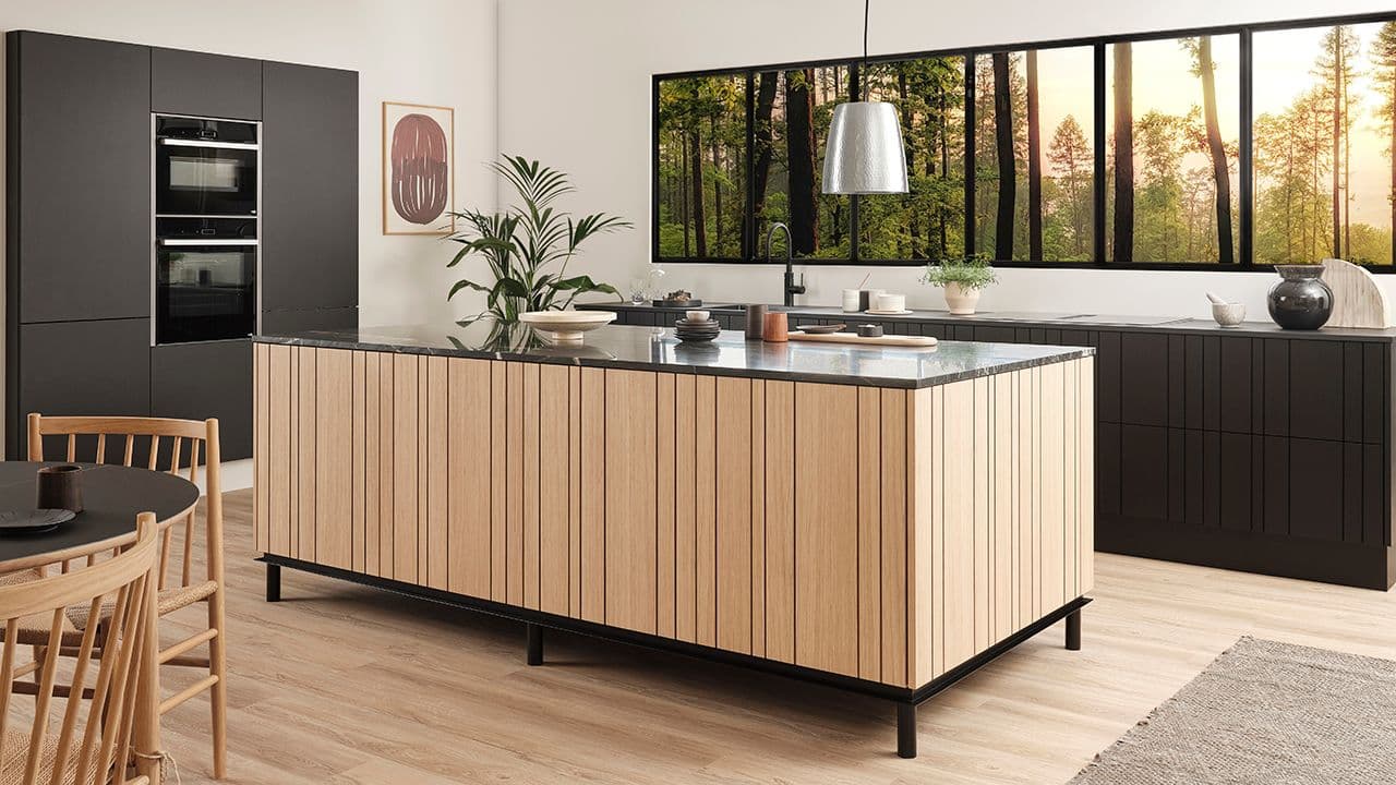 Modellen Nordic Woodlands fra JKE Design i eik i et moderne kjøkken.