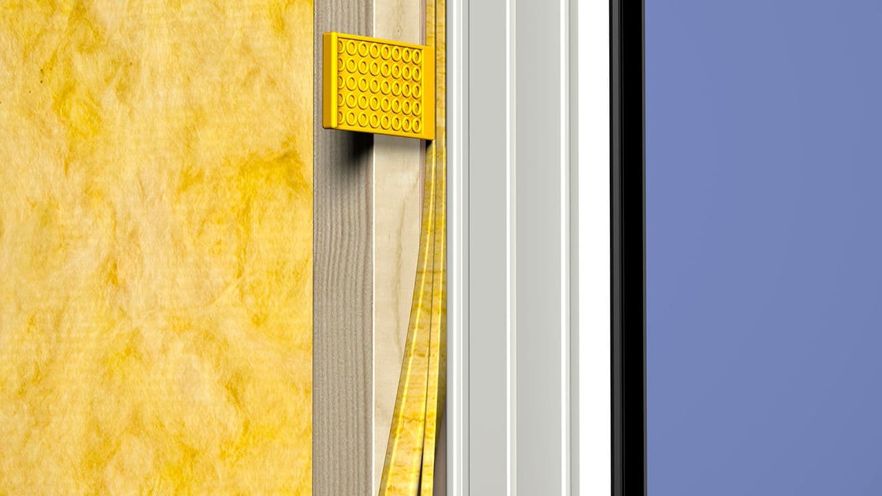 Tetting rundt vindu med dyttestrimmel.