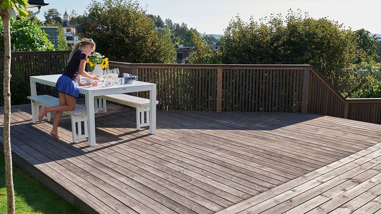 Rekkverk av stående spiler.