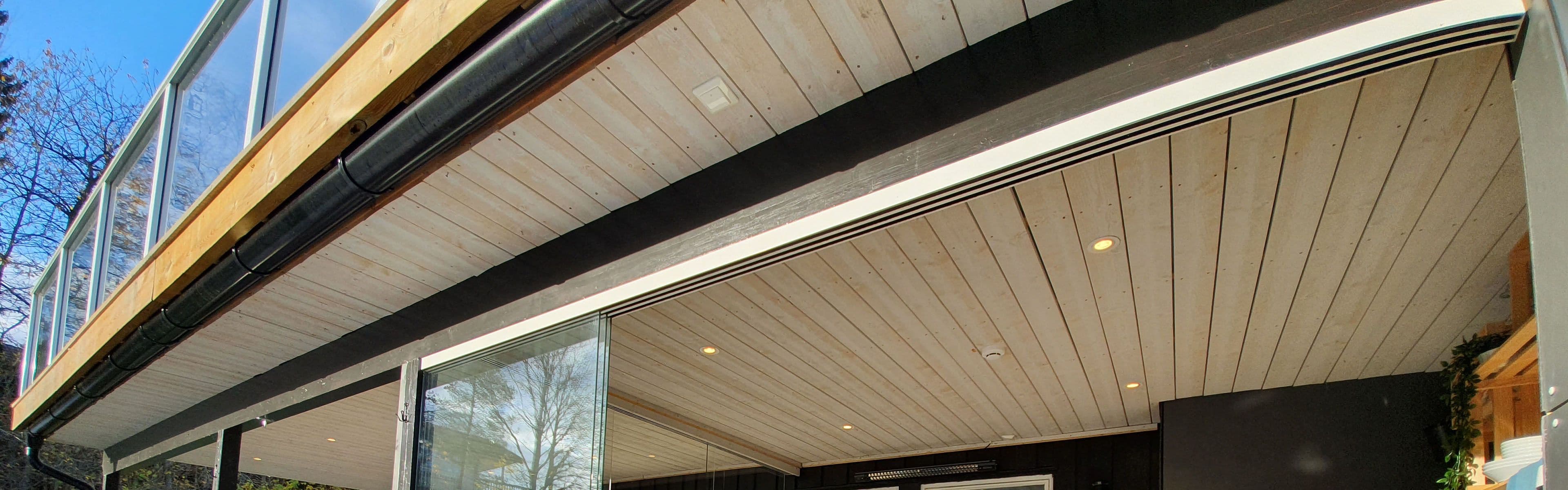 Terrasse med tett terrassegulv hvor det er brukt vanntette plater.