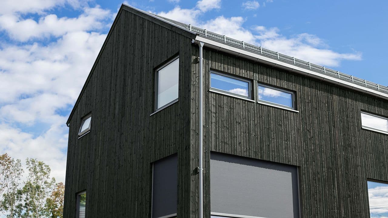 Hus med TRYR kledning fra Bergene Holm i tåkegrønn.