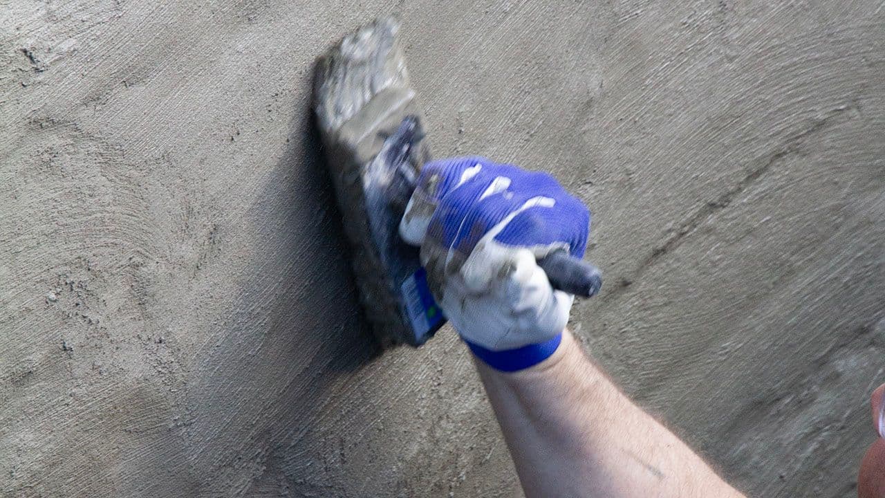 Hey’di K11 som påføres som vanntetting før knasteplate monteres.