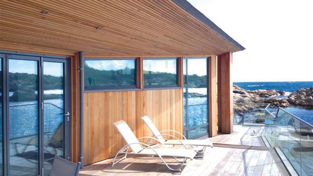 Hus med varmebehandlet kledning i sedertre.