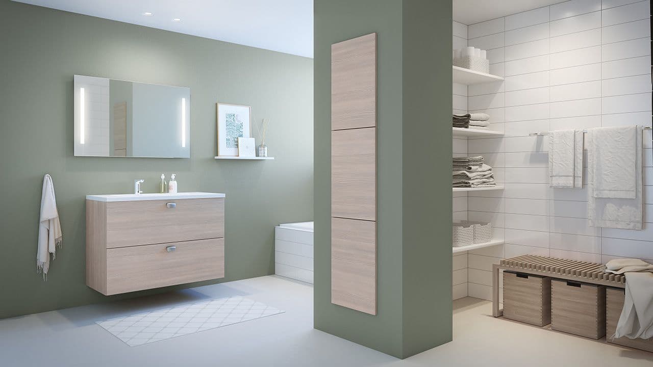 Hvitt og grønt bad med baderomsmøbler i lys eik.