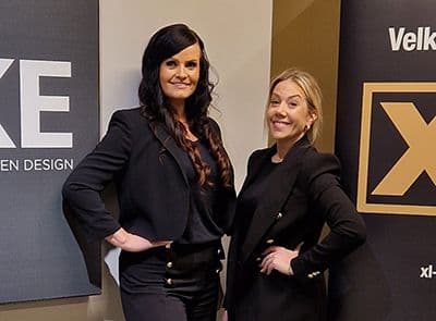 To smilende damer - kjøkkendesignere hos JKE